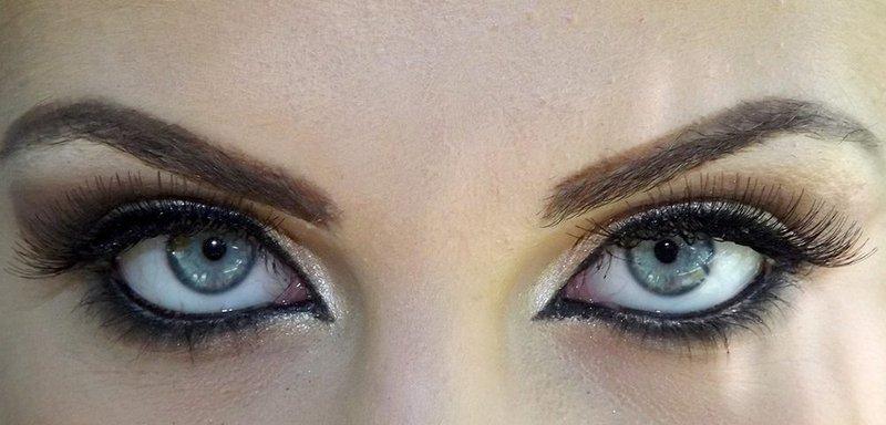 How to apply makeup for blue eyes? The perfect makeup look in a few simple steps. - Cover Image